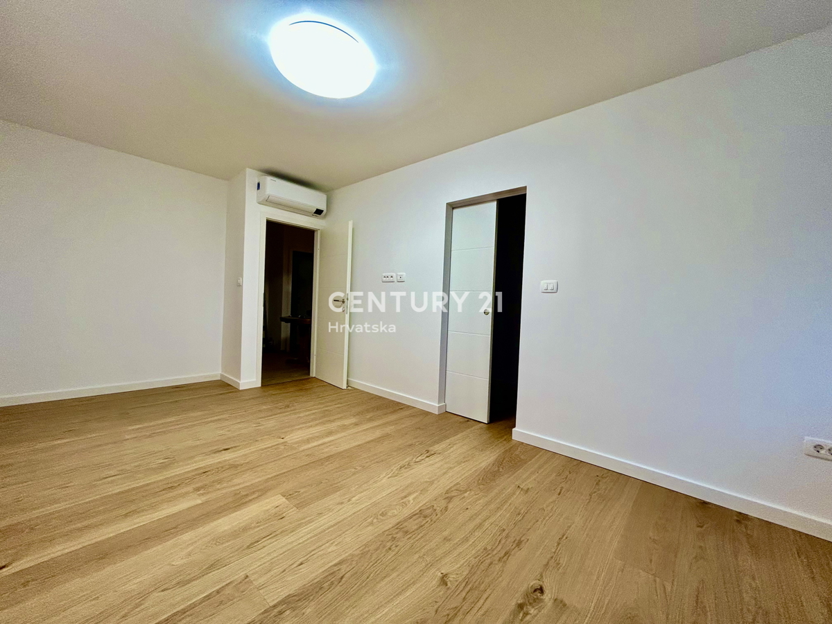 UMAG, CENTRO, APPARTAMENTO COMPLETAMENTE RISTRUTTURATO CON VISTA MARE