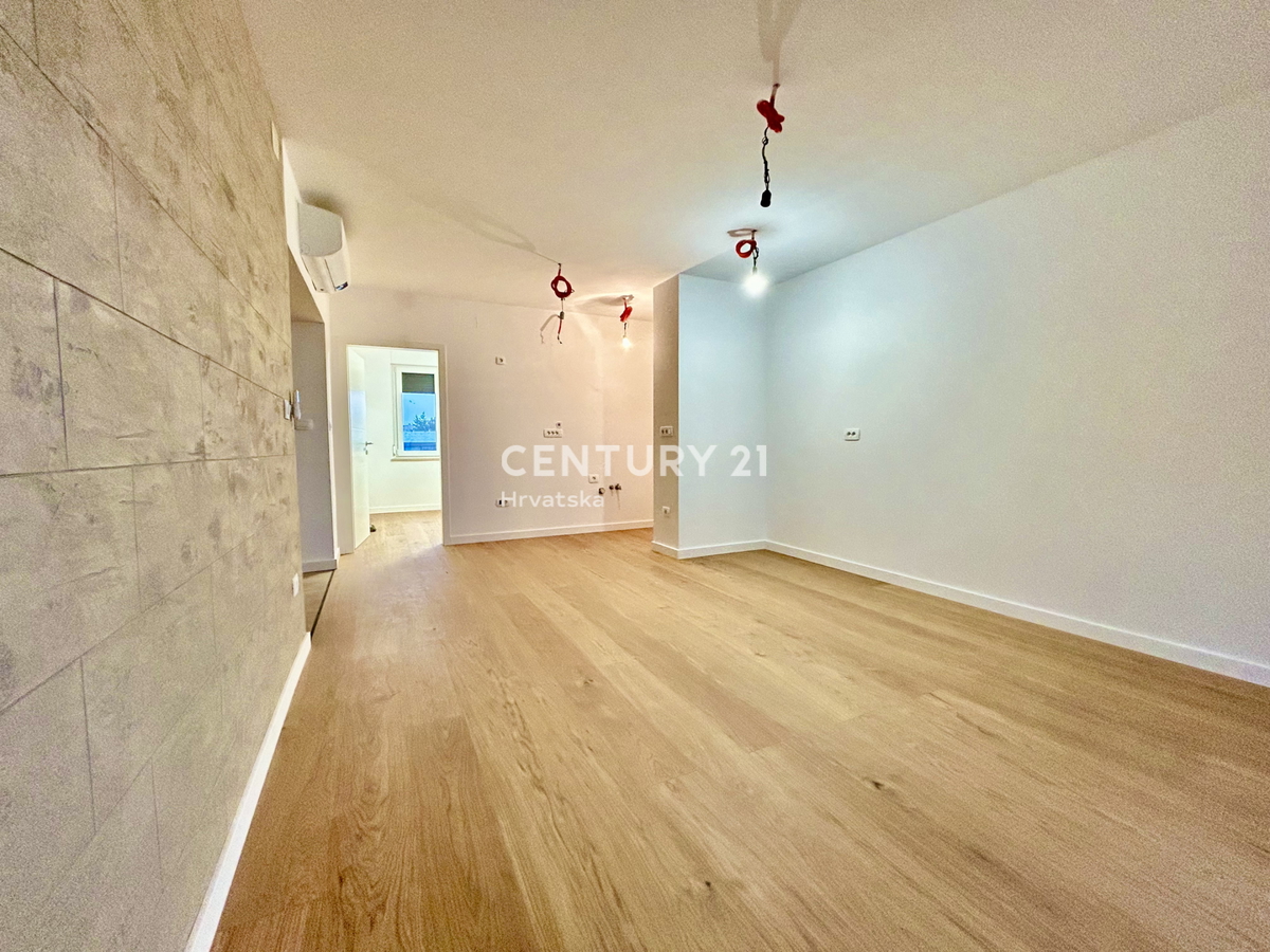 UMAG, CENTRO, APPARTAMENTO COMPLETAMENTE RISTRUTTURATO CON VISTA MARE