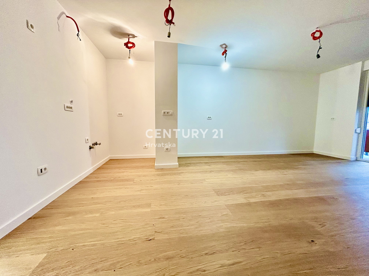 UMAG, CENTRO, APPARTAMENTO COMPLETAMENTE RISTRUTTURATO CON VISTA MARE