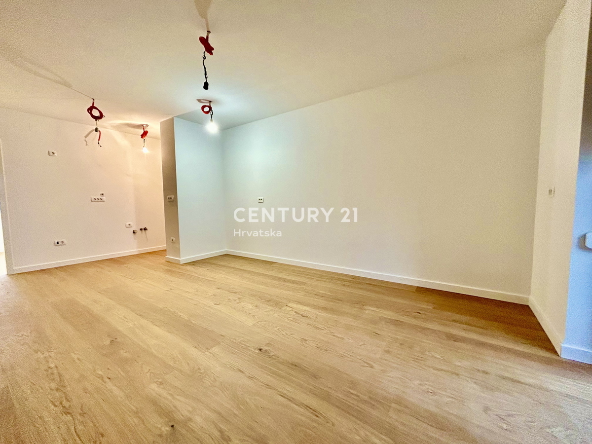 UMAG, CENTRO, APPARTAMENTO COMPLETAMENTE RISTRUTTURATO CON VISTA MARE