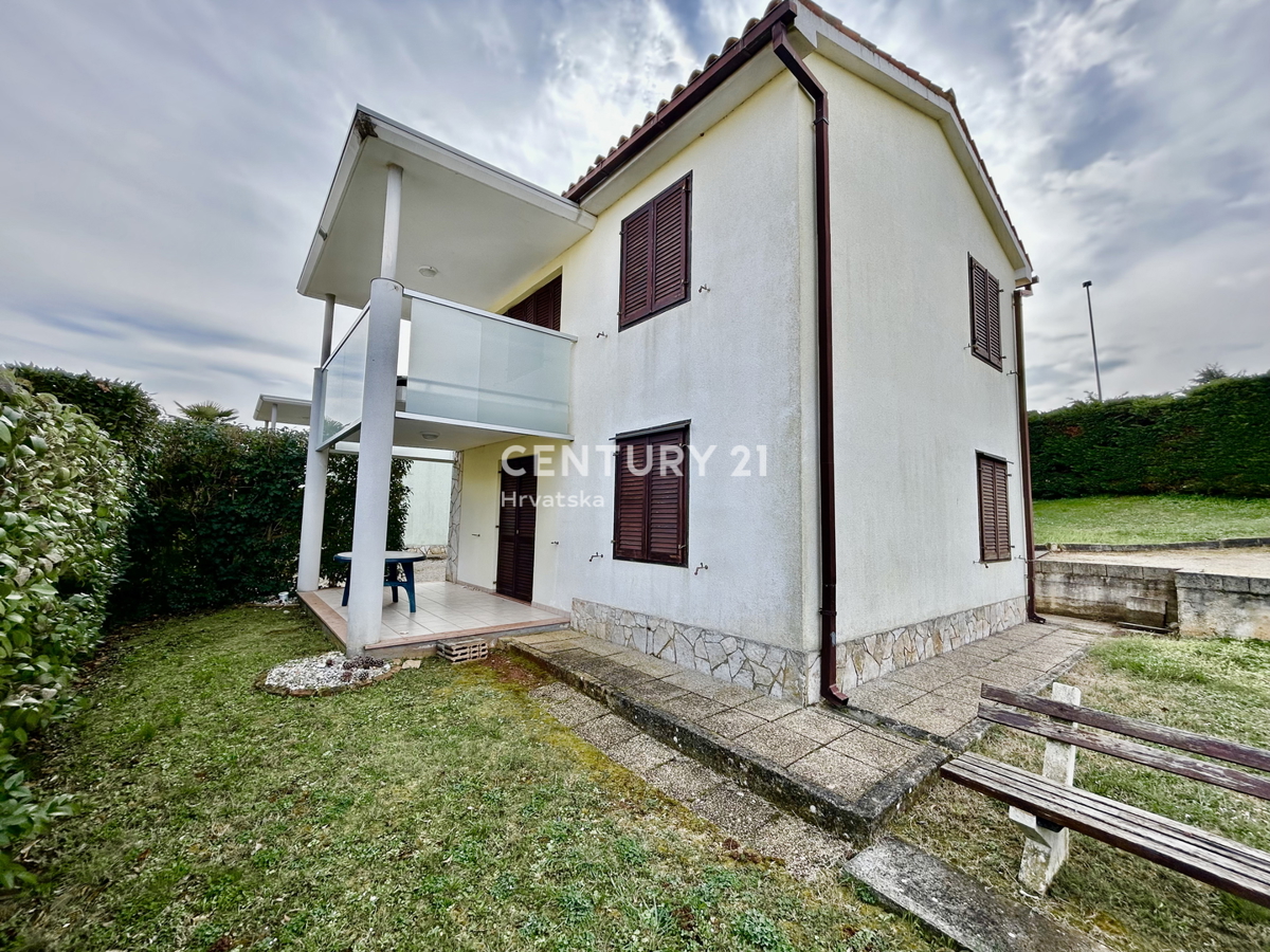 NOVIGRAD, DINTORNI, VILLA INDIPENDENTE A SOLI 80 METRI DALLA SPIAGGIA CON VISTA MARE