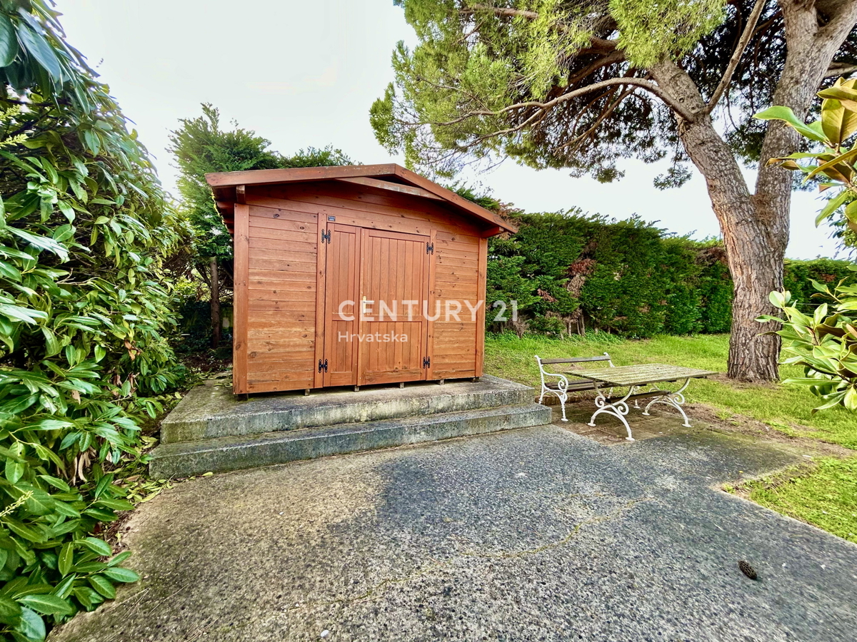 NOVIGRAD, DINTORNI, VILLA INDIPENDENTE A SOLI 80 METRI DALLA SPIAGGIA CON VISTA MARE