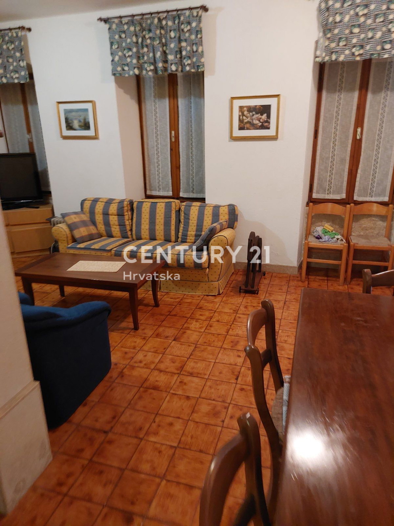 LABIN, NEDEŠĆINA, CASA CON AMPIE CAMERE DA LETTO, EX HOTEL NEL CENTRO DEL PAESE