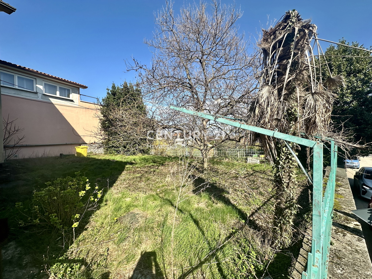LABIN, NEDEŠĆINA, CASA CON AMPIE CAMERE DA LETTO, EX HOTEL NEL CENTRO DEL PAESE