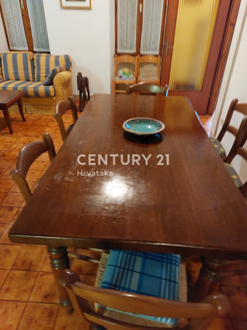 LABIN, NEDEŠĆINA, CASA CON AMPIE CAMERE DA LETTO, EX HOTEL NEL CENTRO DEL PAESE