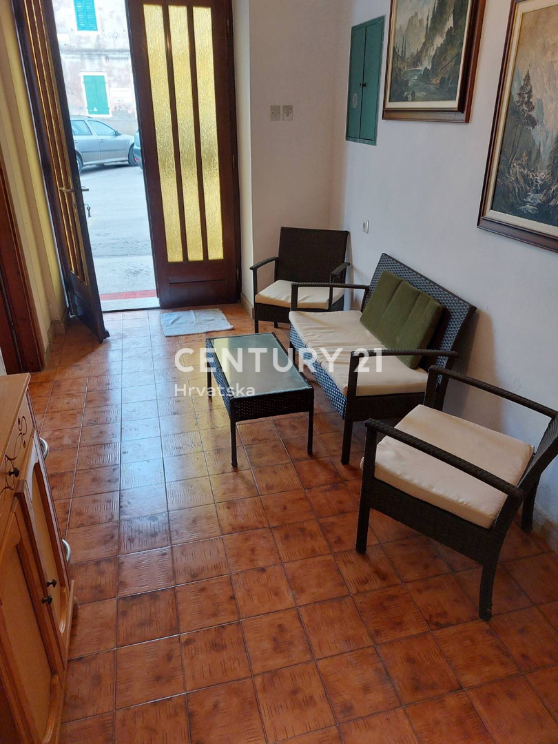 LABIN, NEDEŠĆINA, CASA CON AMPIE CAMERE DA LETTO, EX HOTEL NEL CENTRO DEL PAESE