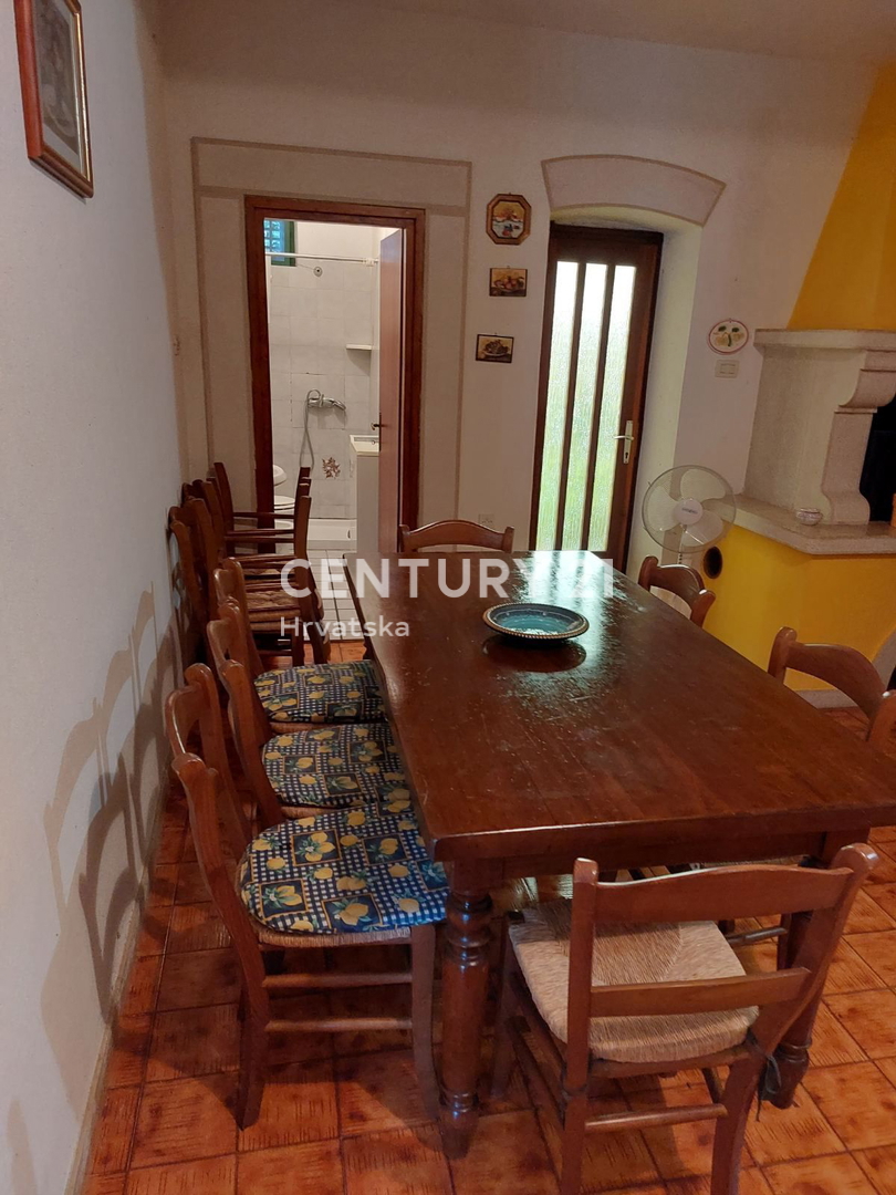 LABIN, NEDEŠĆINA, CASA CON AMPIE CAMERE DA LETTO, EX HOTEL NEL CENTRO DEL PAESE