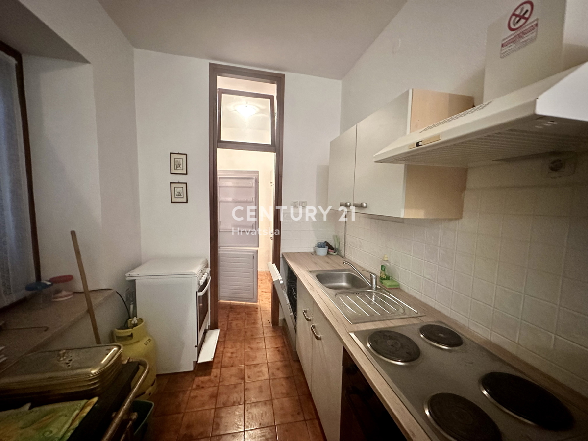 LABIN, NEDEŠĆINA, CASA CON AMPIE CAMERE DA LETTO, EX HOTEL NEL CENTRO DEL PAESE