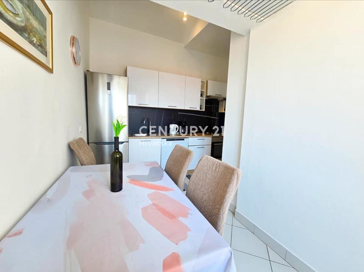 POREČ, VENDITA, APPARTAMENTO SU DUE LIVELLI CON VISTA MARE