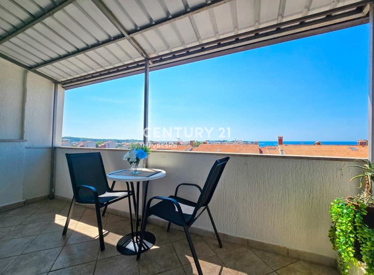 POREČ, VENDITA, APPARTAMENTO SU DUE LIVELLI CON VISTA MARE