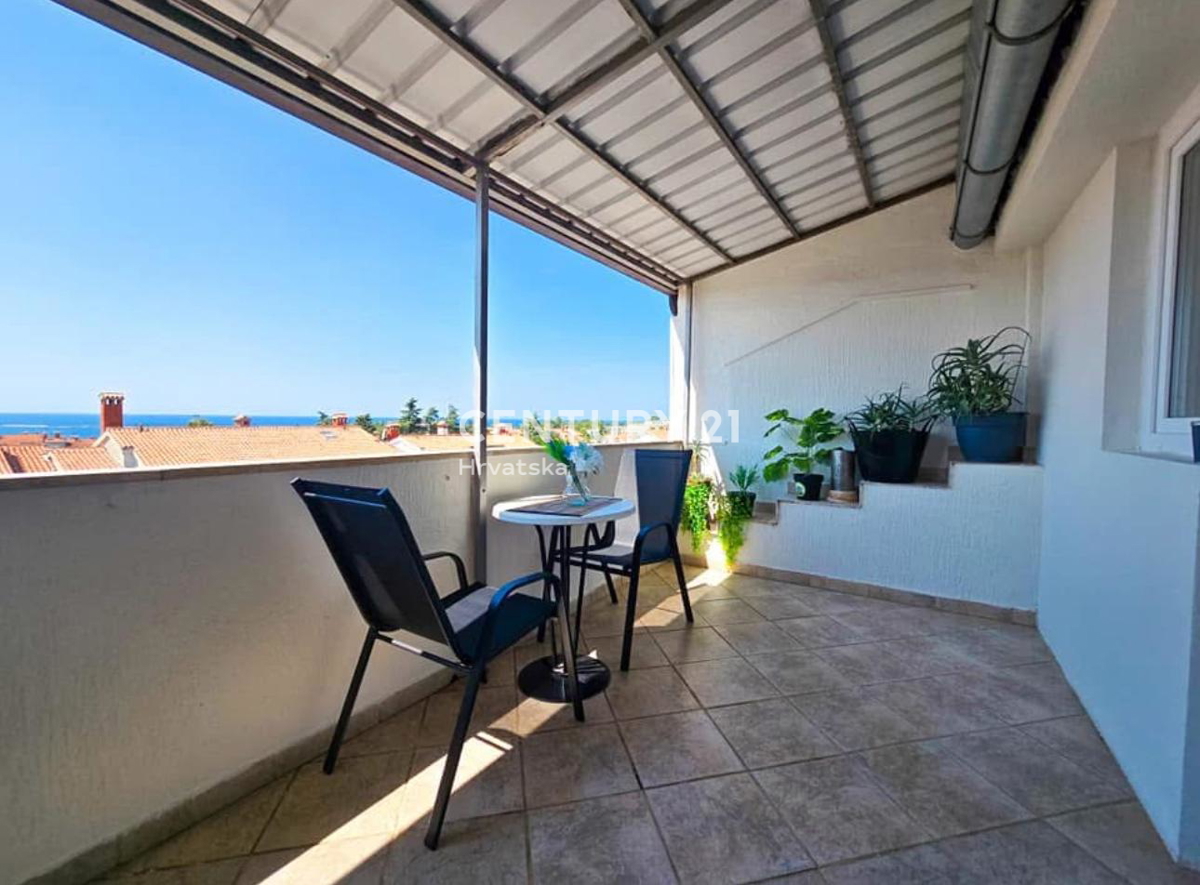POREČ, VENDITA, APPARTAMENTO SU DUE LIVELLI CON VISTA MARE