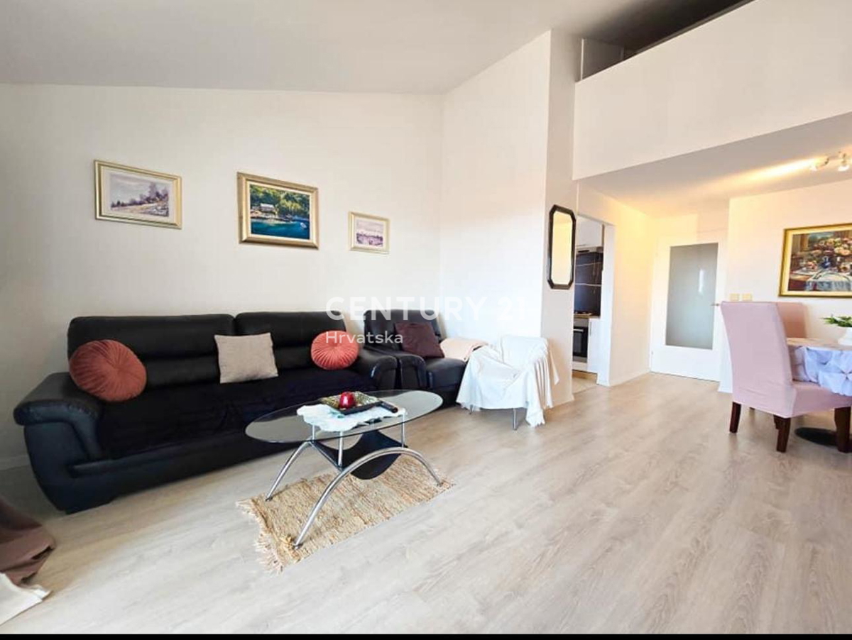 POREČ, VENDITA, APPARTAMENTO SU DUE LIVELLI CON VISTA MARE