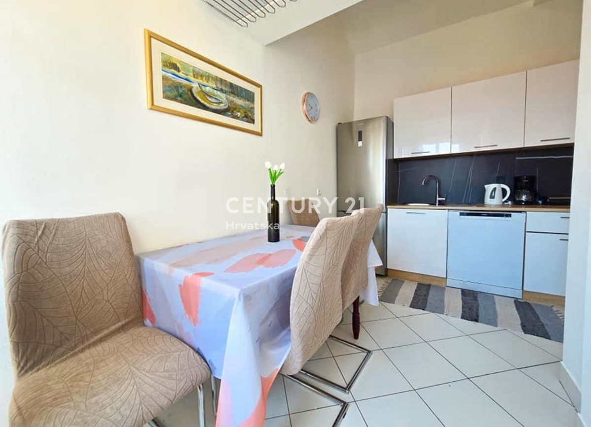 POREČ, VENDITA, APPARTAMENTO SU DUE LIVELLI CON VISTA MARE