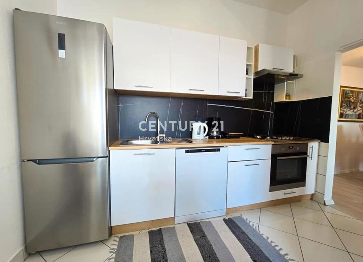 POREČ, VENDITA, APPARTAMENTO SU DUE LIVELLI CON VISTA MARE