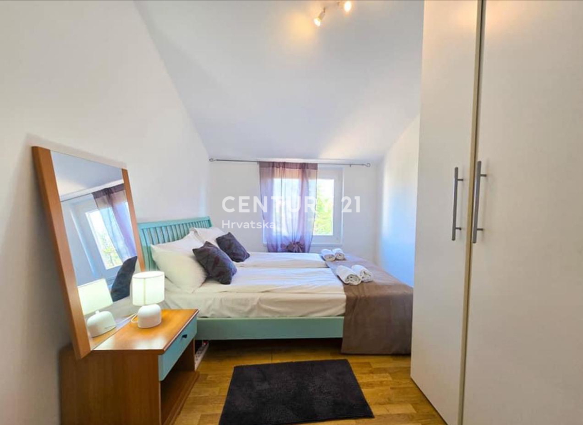 POREČ, VENDITA, APPARTAMENTO SU DUE LIVELLI CON VISTA MARE