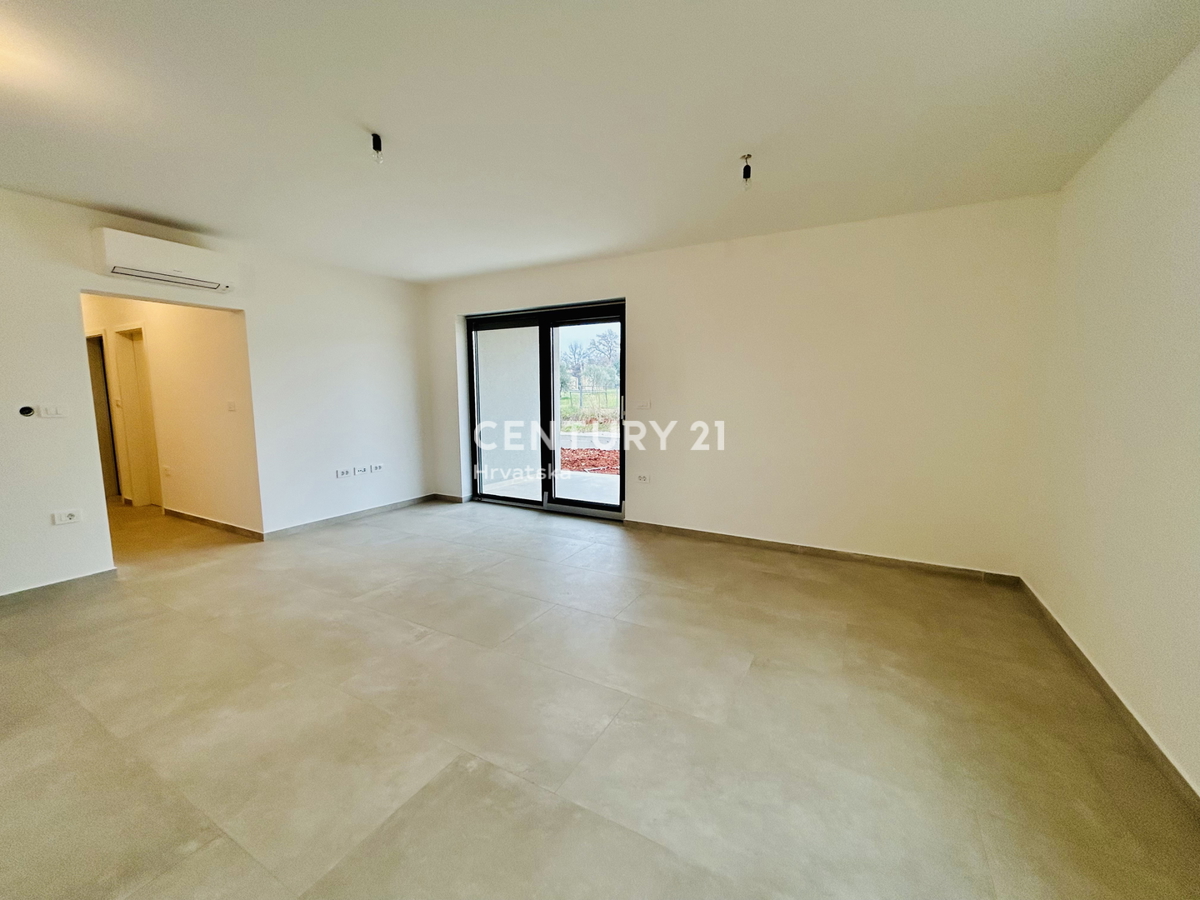 UMAG, DINTORNI, APPARTAMENTO BILOCALE AL PIANO TERRA CON GIARDINO