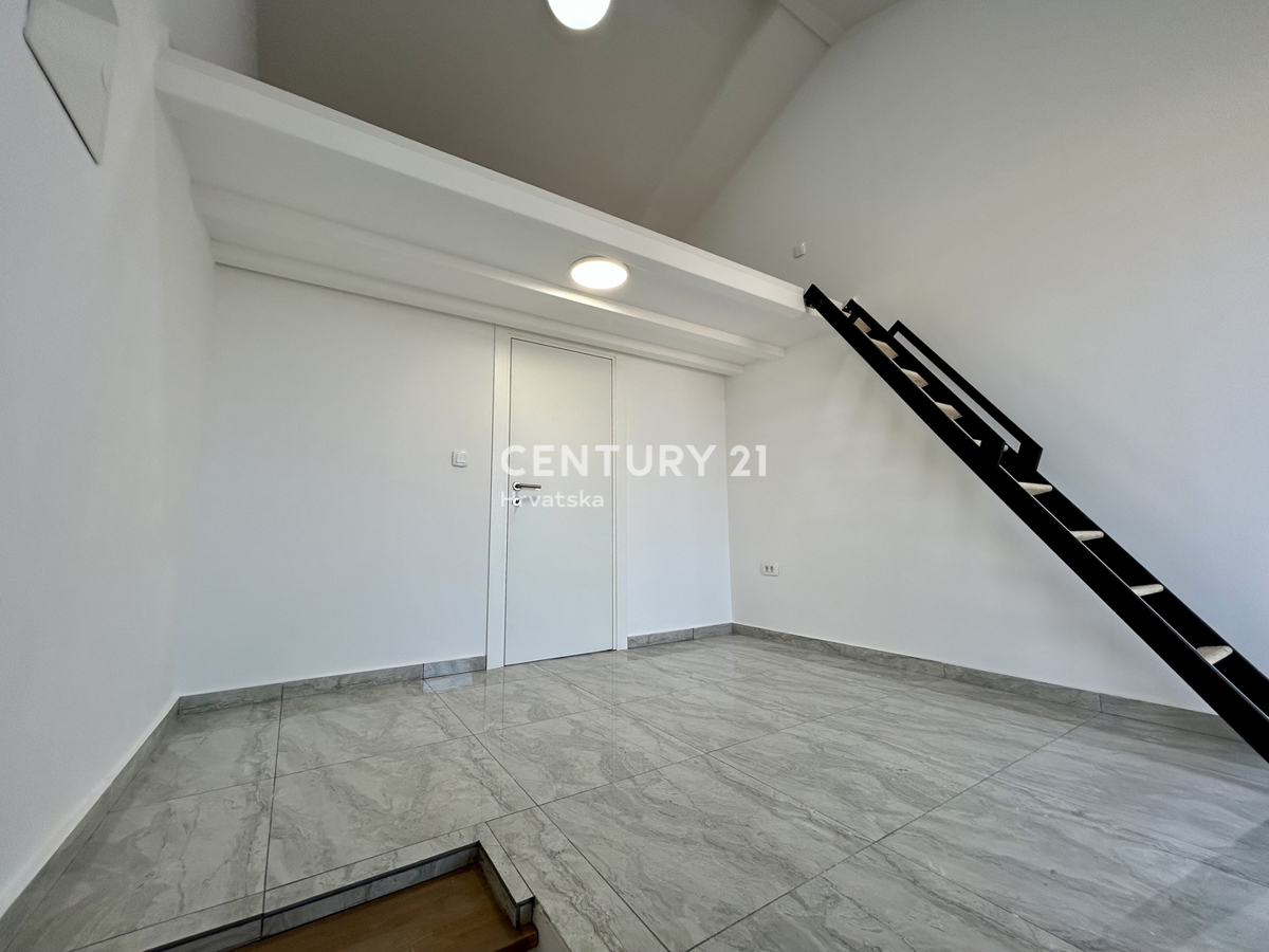 POREČ, OKOLICA, KAMENA KUĆA U NIZU S POGLEDOM NA MORE