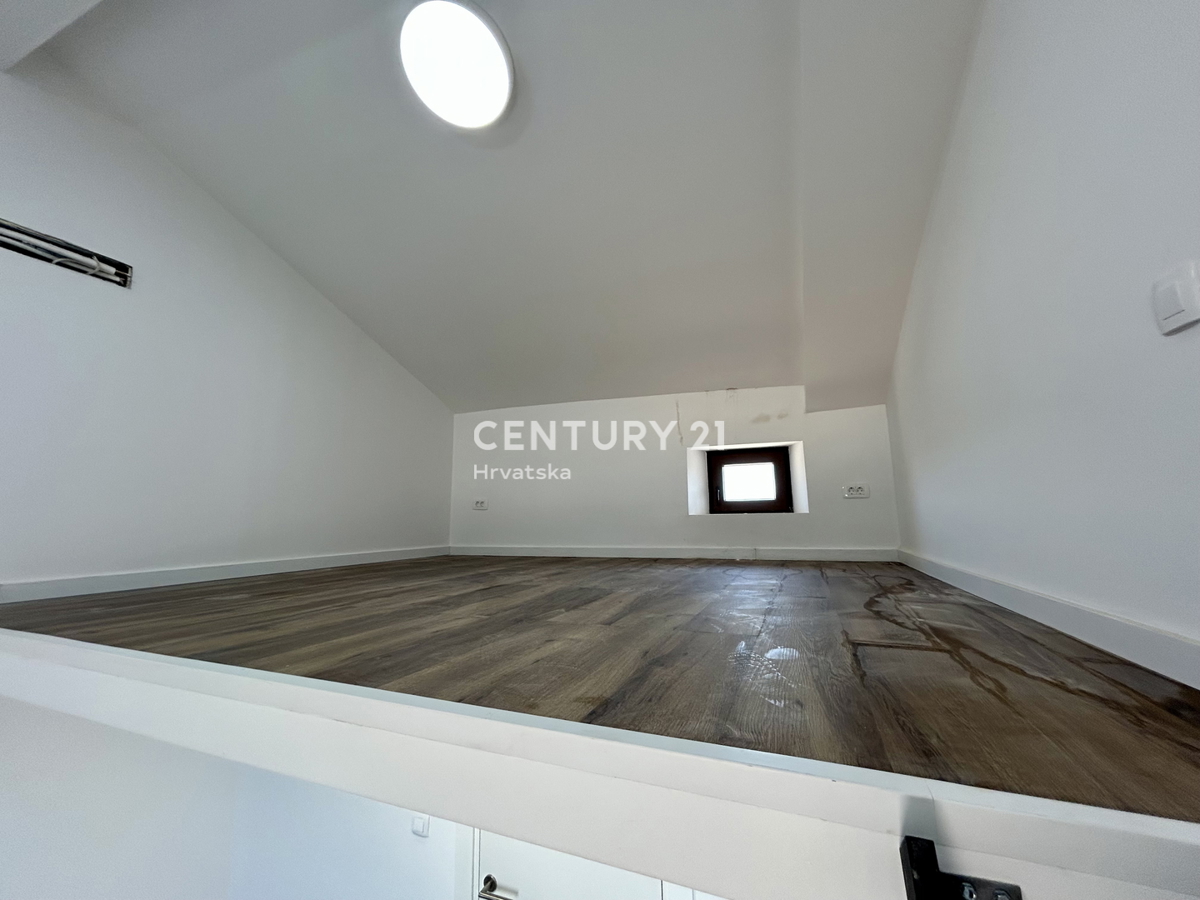 POREČ, OKOLICA, KAMENA KUĆA U NIZU S POGLEDOM NA MORE