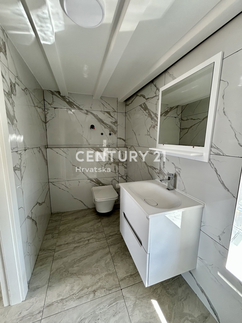 POREČ, OKOLICA, KAMENA KUĆA U NIZU S POGLEDOM NA MORE