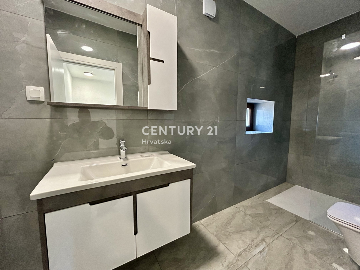 POREČ, OKOLICA, KAMENA KUĆA U NIZU S POGLEDOM NA MORE