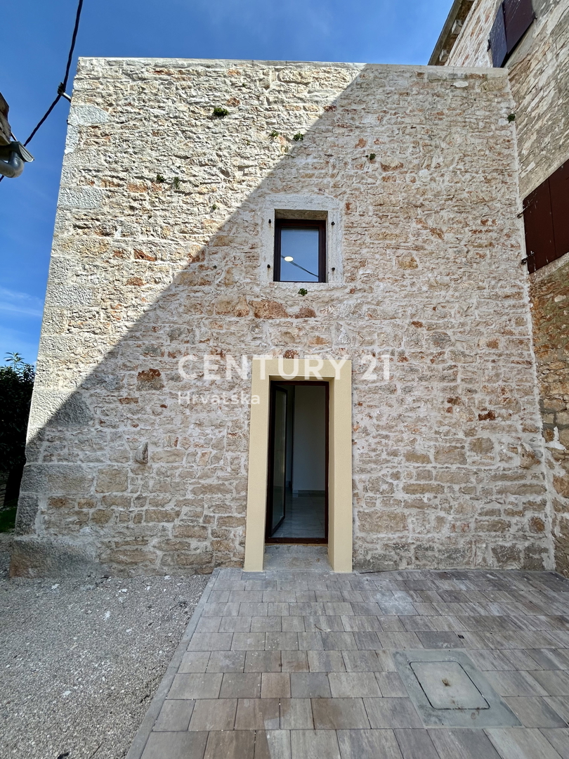 POREČ, OKOLICA, KAMENA KUĆA U NIZU S POGLEDOM NA MORE