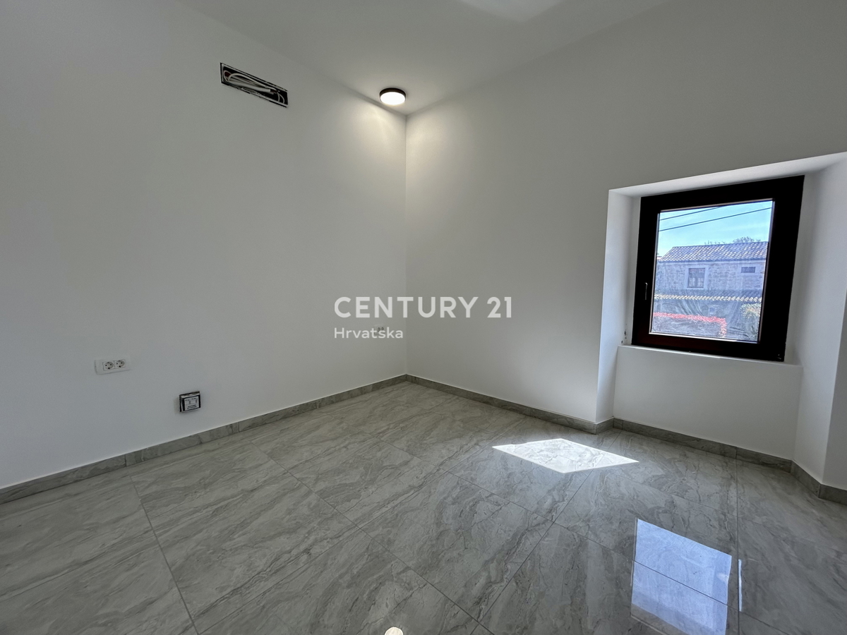 POREČ, OKOLICA, KAMENA KUĆA U NIZU S POGLEDOM NA MORE