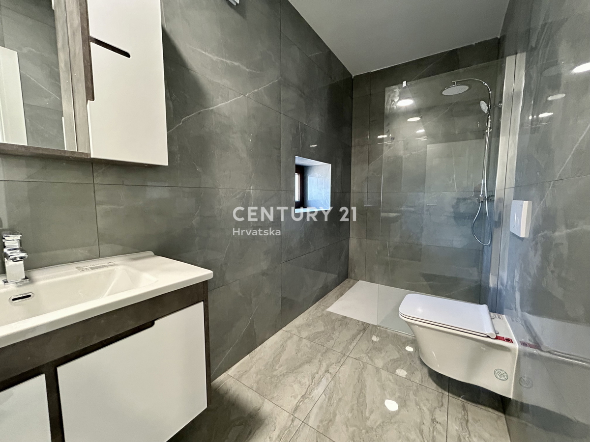 POREČ, OKOLICA, KAMENA KUĆA U NIZU S POGLEDOM NA MORE