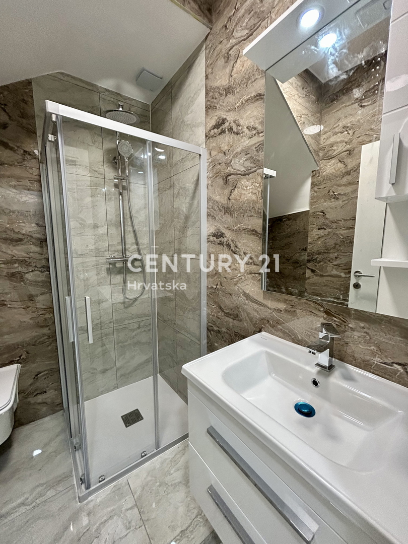 POREČ, OKOLICA, KAMENA KUĆA U NIZU S POGLEDOM NA MORE