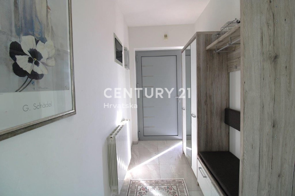 POREČ, VENDESI CASA, PIANO TERRA A SOLI 7 KM DAL CENTRO E DAL MARE