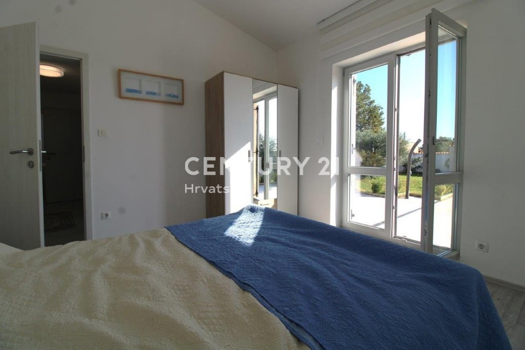 POREČ, VENDESI CASA, PIANO TERRA A SOLI 7 KM DAL CENTRO E DAL MARE