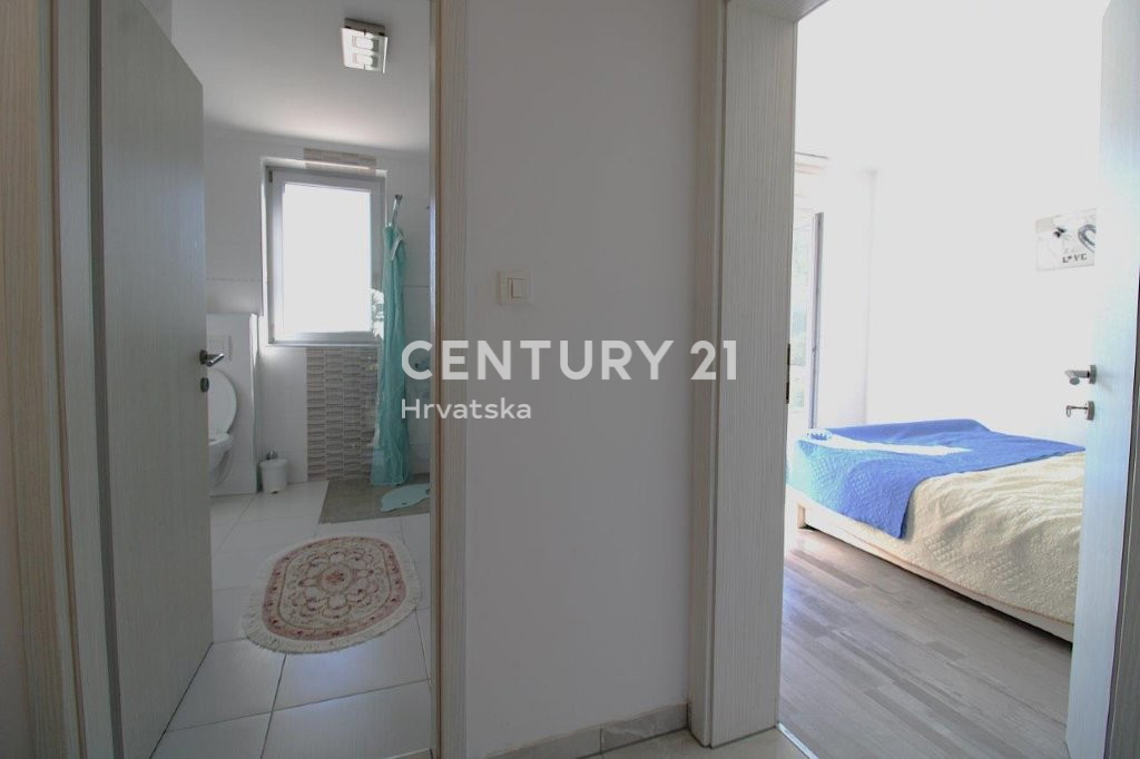 POREČ, VENDESI CASA, PIANO TERRA A SOLI 7 KM DAL CENTRO E DAL MARE