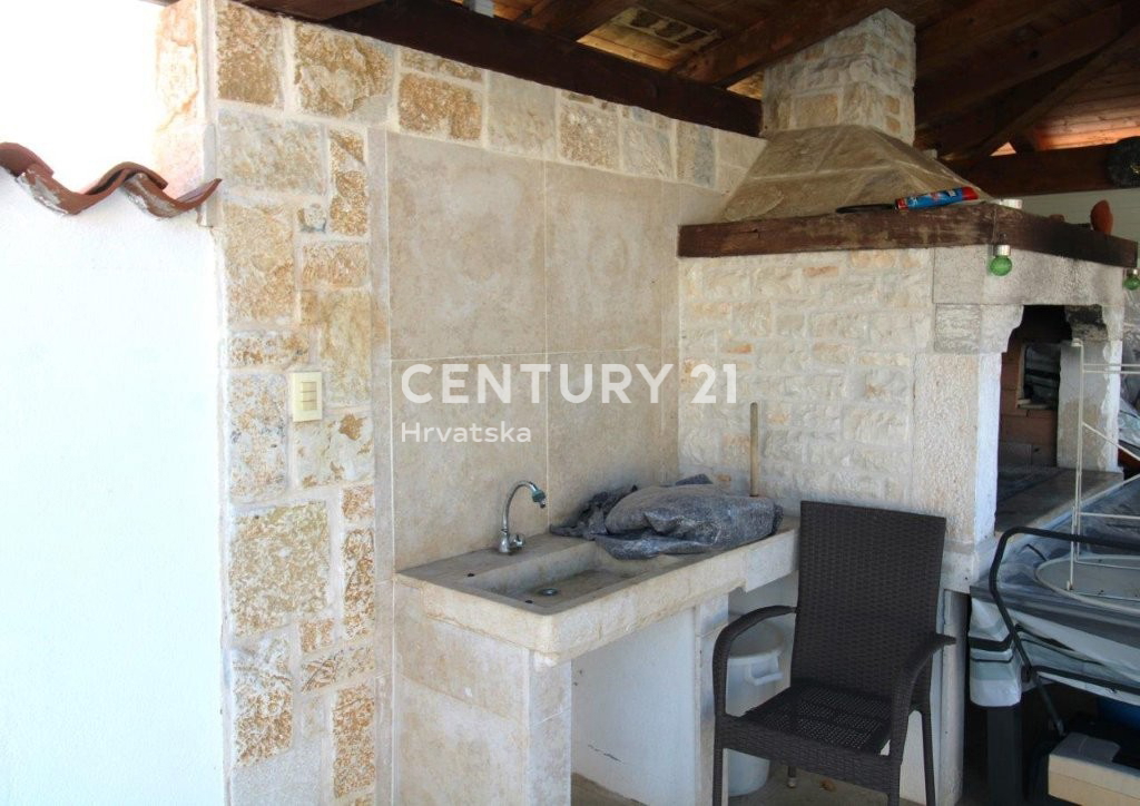 POREČ, VENDESI CASA, PIANO TERRA A SOLI 7 KM DAL CENTRO E DAL MARE