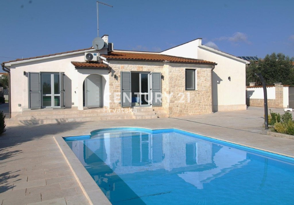 POREČ, VENDESI CASA, PIANO TERRA A SOLI 7 KM DAL CENTRO E DAL MARE