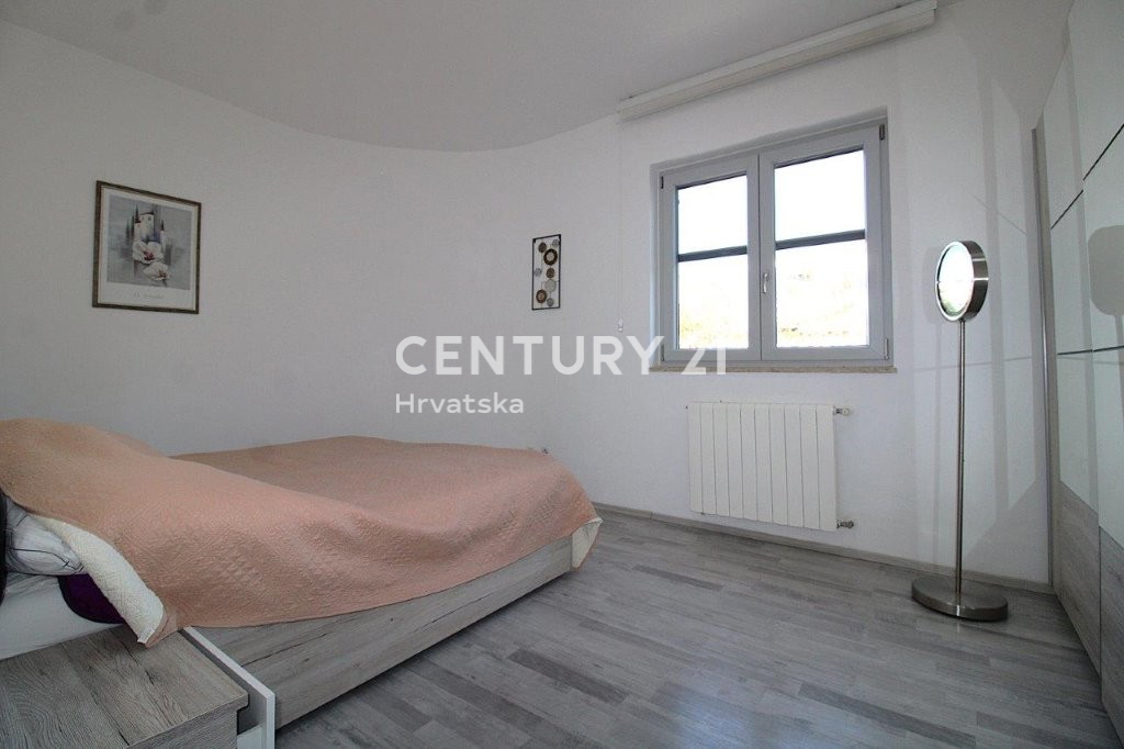 POREČ, VENDESI CASA, PIANO TERRA A SOLI 7 KM DAL CENTRO E DAL MARE