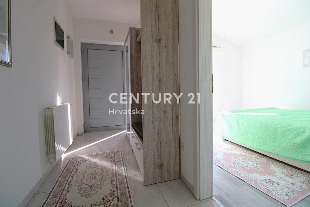 POREČ, VENDESI CASA, PIANO TERRA A SOLI 7 KM DAL CENTRO E DAL MARE