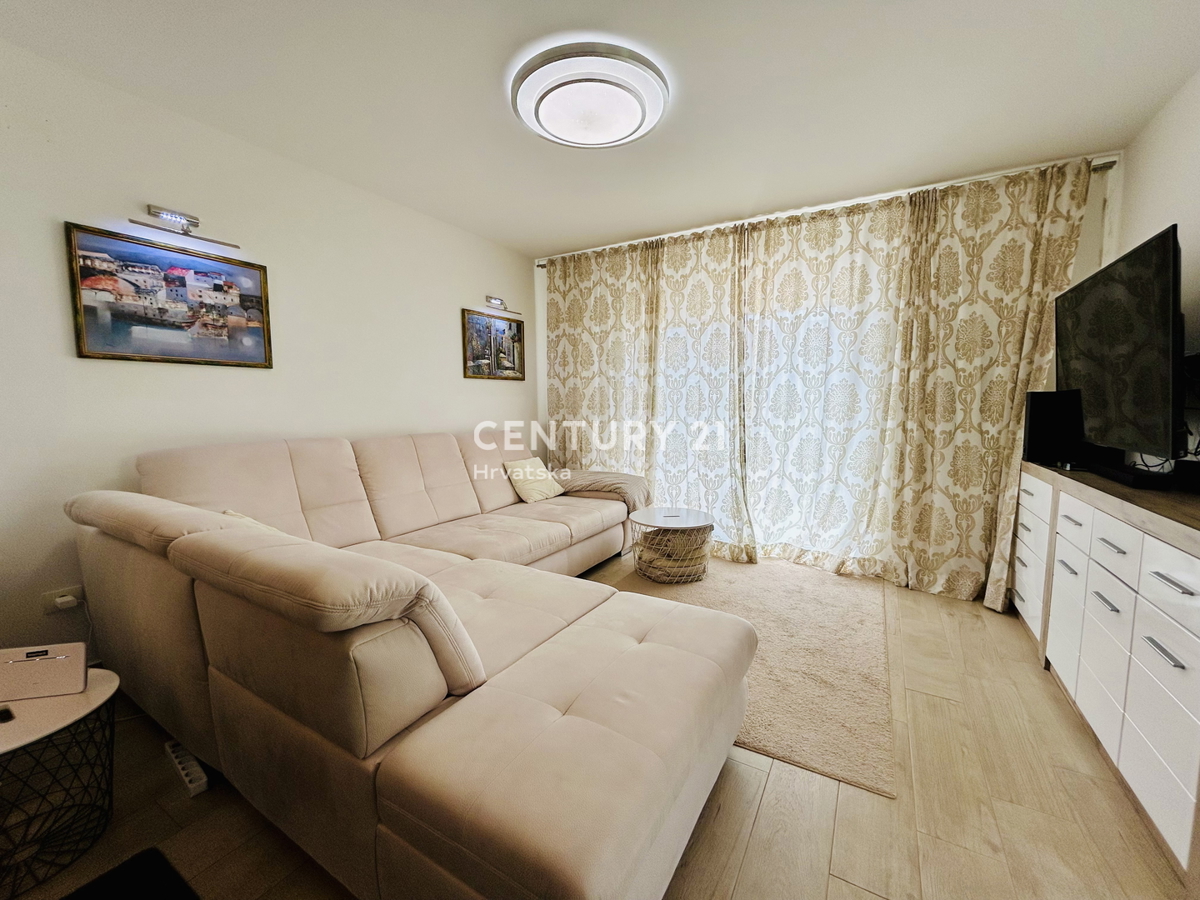 NOVIGRAD, PERIFERIA, VILLA DUPLEX A SOLI 150 METRI DALLA SPIAGGIA E DAL MARE