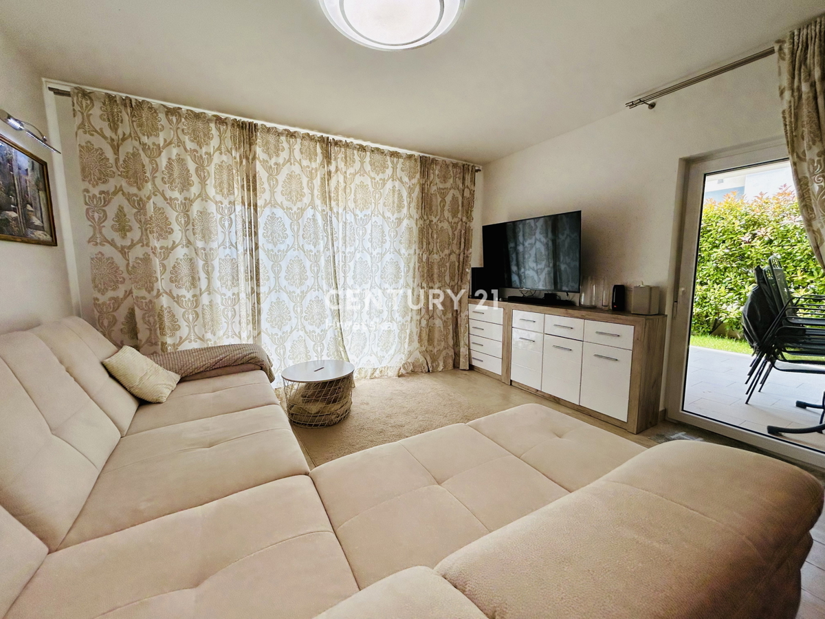 NOVIGRAD, PERIFERIA, VILLA DUPLEX A SOLI 150 METRI DALLA SPIAGGIA E DAL MARE