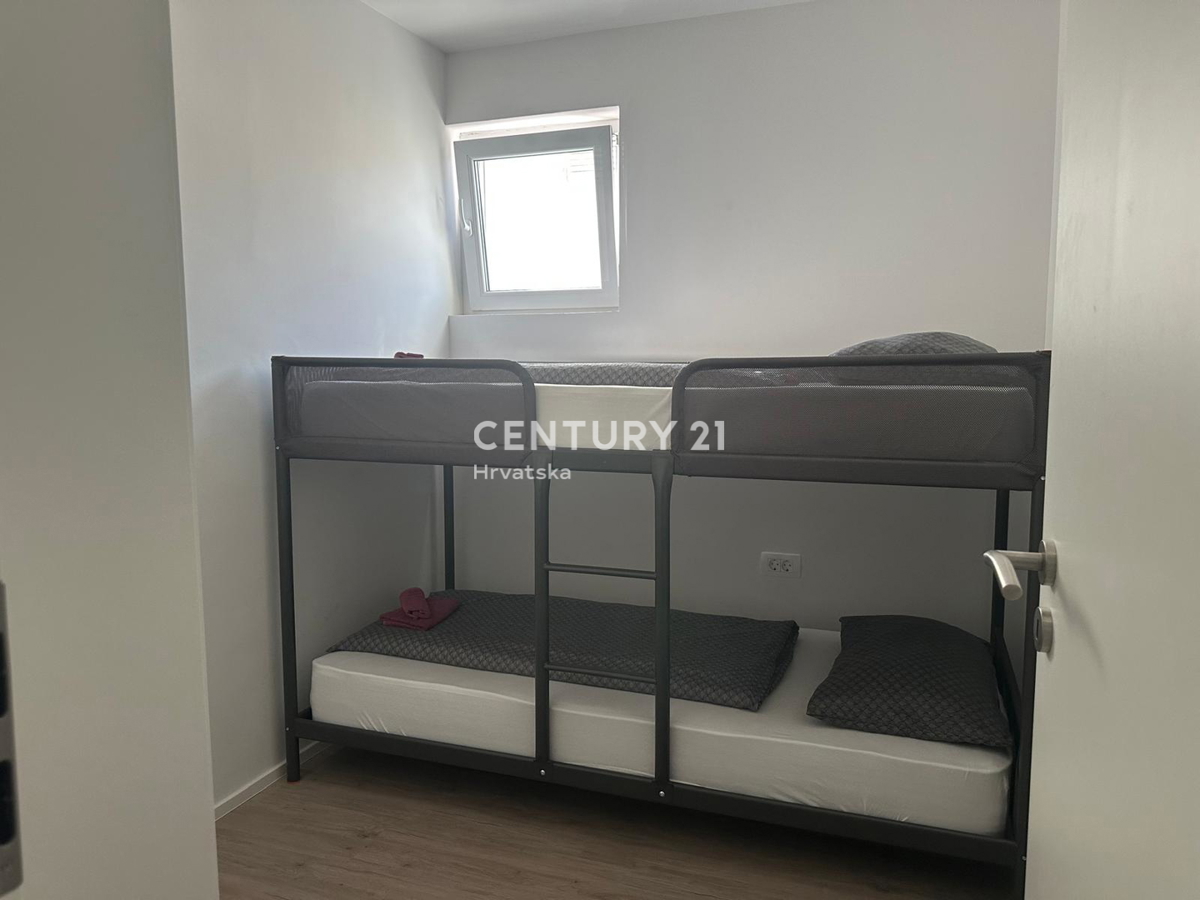 FUNTANA, VENDESI APPARTAMENTO TRILOCALE AL 1° PIANO CON TERRAZZA DI 70 M2, OTTIMA POSIZIONE