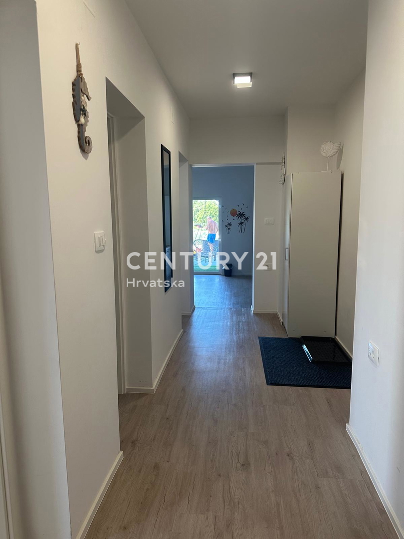 FUNTANA, VENDESI APPARTAMENTO TRILOCALE AL 1° PIANO CON TERRAZZA DI 70 M2, OTTIMA POSIZIONE