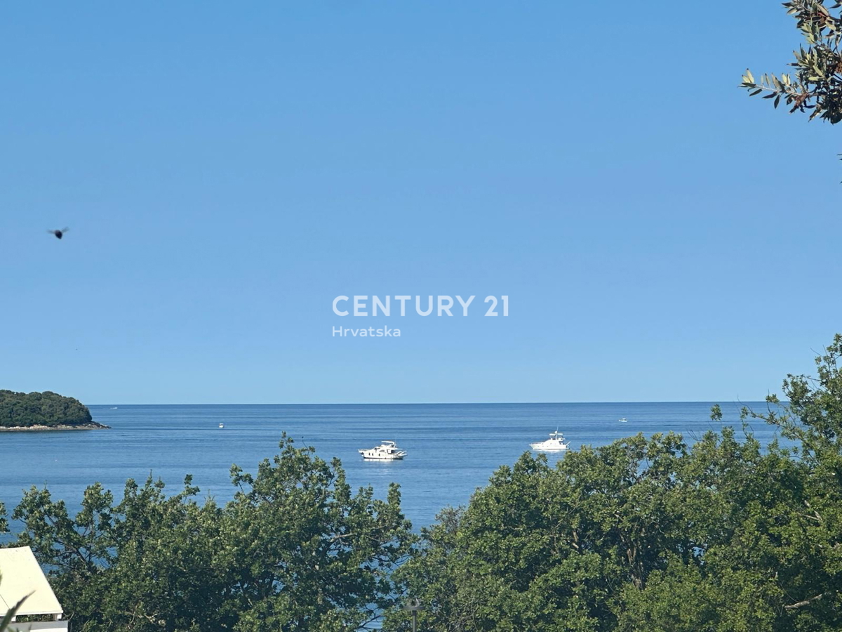 FUNTANA, VENDESI APPARTAMENTO TRILOCALE AL 1° PIANO CON TERRAZZA DI 70 M2, OTTIMA POSIZIONE