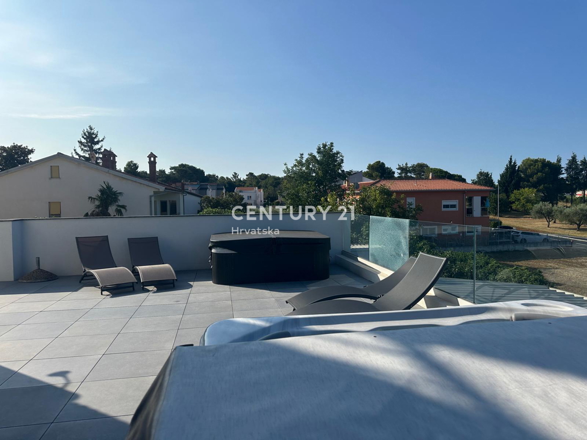 FUNTANA, VENDESI APPARTAMENTO TRILOCALE AL 1° PIANO CON TERRAZZA DI 70 M2, OTTIMA POSIZIONE