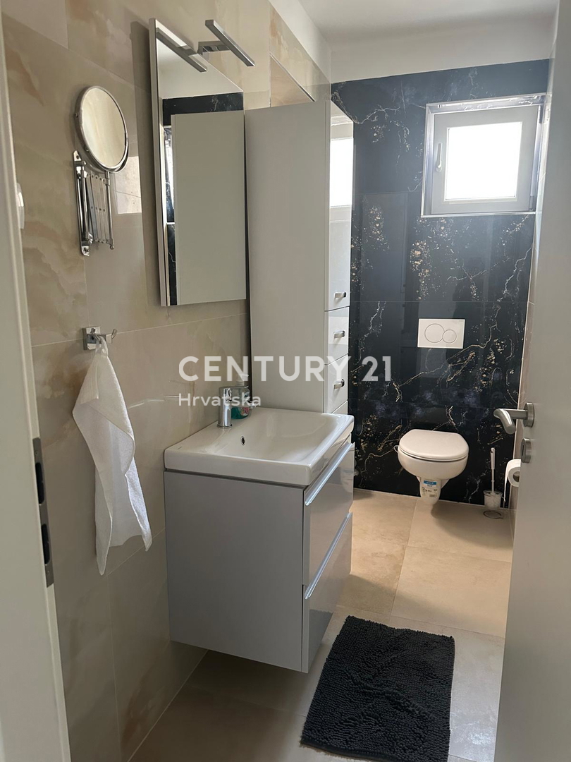 FUNTANA, VENDESI APPARTAMENTO TRILOCALE AL 1° PIANO CON TERRAZZA DI 70 M2, OTTIMA POSIZIONE