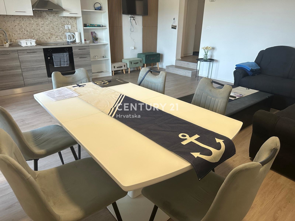 FUNTANA, VENDESI APPARTAMENTO TRILOCALE AL 1° PIANO CON TERRAZZA DI 70 M2, OTTIMA POSIZIONE