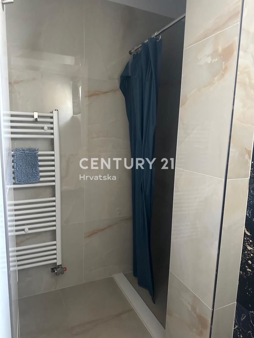 FUNTANA, VENDESI APPARTAMENTO TRILOCALE AL 1° PIANO CON TERRAZZA DI 70 M2, OTTIMA POSIZIONE