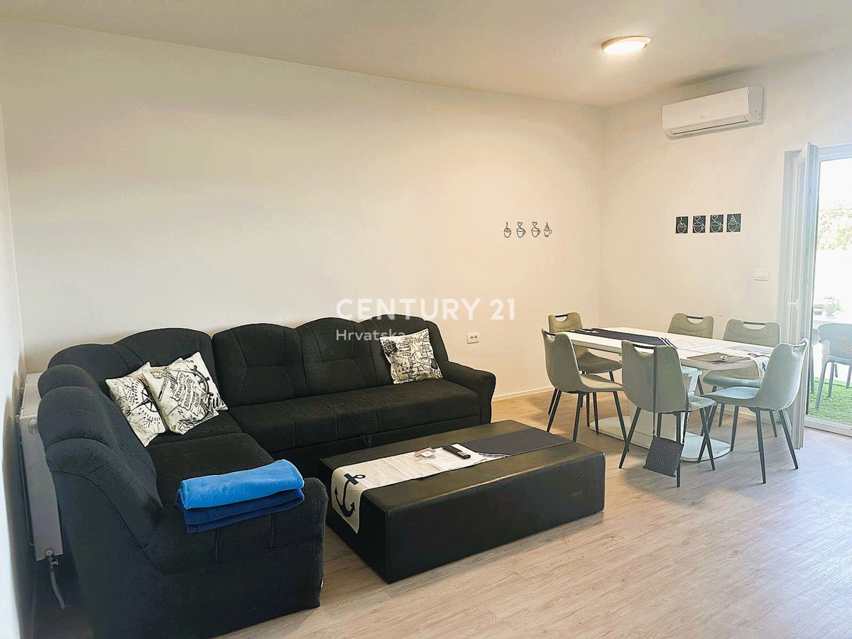 FUNTANA, VENDESI APPARTAMENTO TRILOCALE AL 1° PIANO CON TERRAZZA DI 70 M2, OTTIMA POSIZIONE