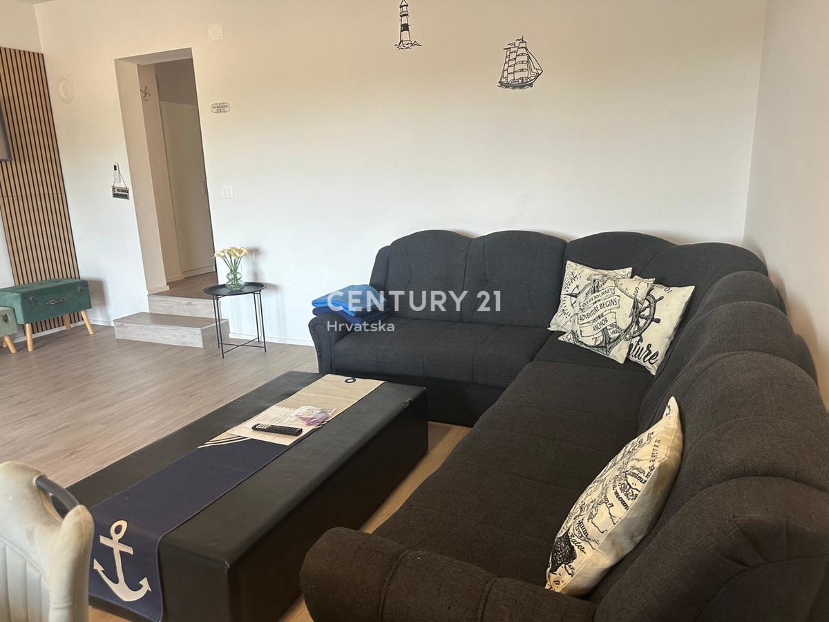 FUNTANA, VENDESI APPARTAMENTO TRILOCALE AL 1° PIANO CON TERRAZZA DI 70 M2, OTTIMA POSIZIONE