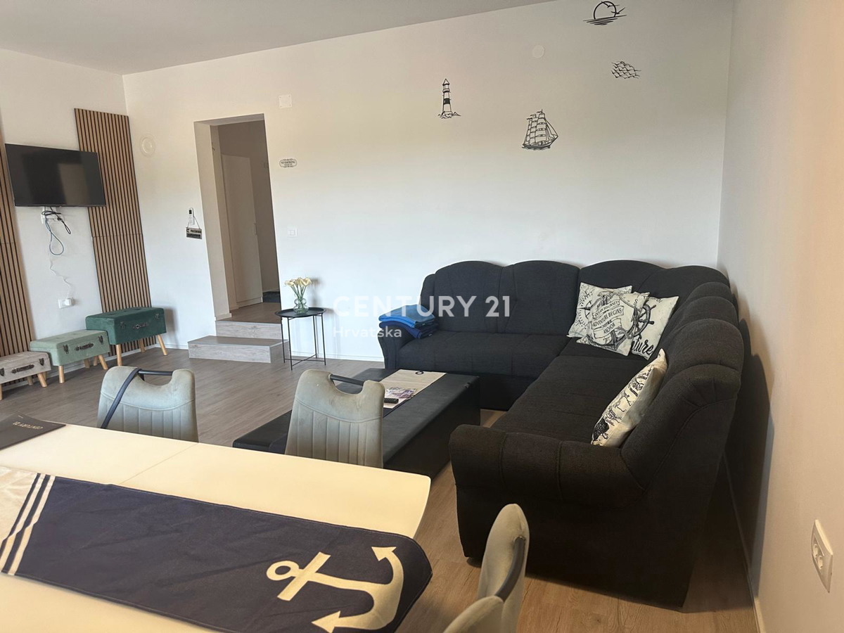 FUNTANA, VENDESI APPARTAMENTO TRILOCALE AL 1° PIANO CON TERRAZZA DI 70 M2, OTTIMA POSIZIONE