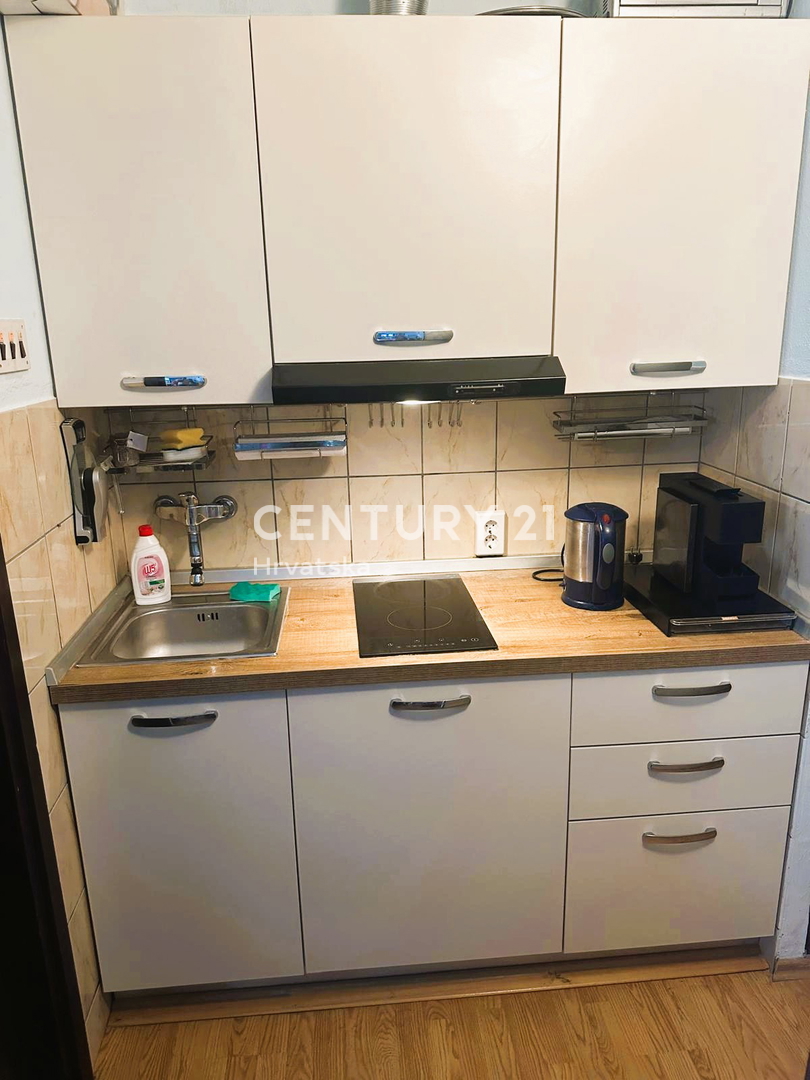 POREČ, APPARTAMENTO IN VENDITA A 50 M DAL MARE, OCCASIONE