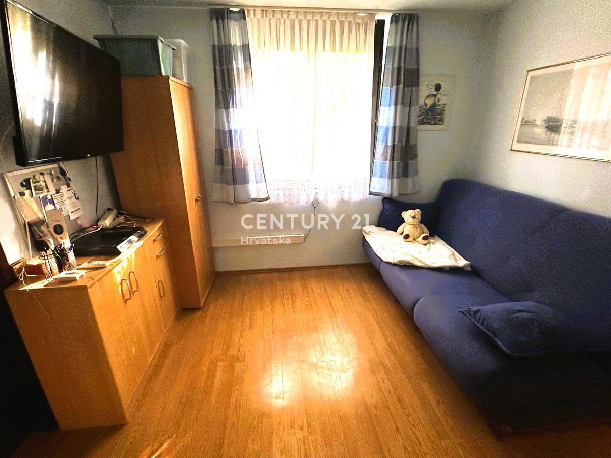 POREČ, APPARTAMENTO IN VENDITA A 50 M DAL MARE, OCCASIONE