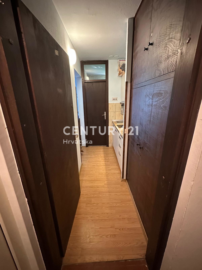 POREČ, APPARTAMENTO IN VENDITA A 50 M DAL MARE, OCCASIONE